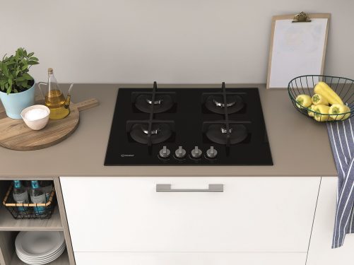 Indesit Gas on glass hob