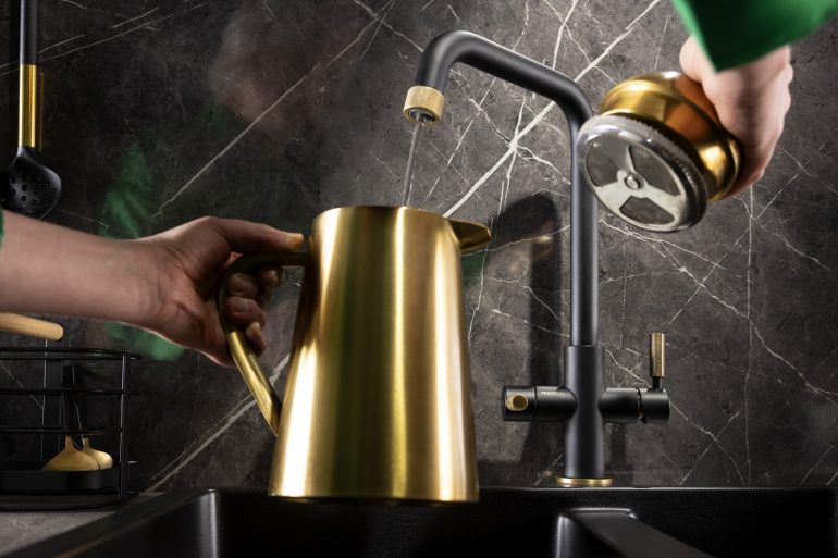 Pronteau-Industria-3-IN-1-BlackBrass_ kettle-tap