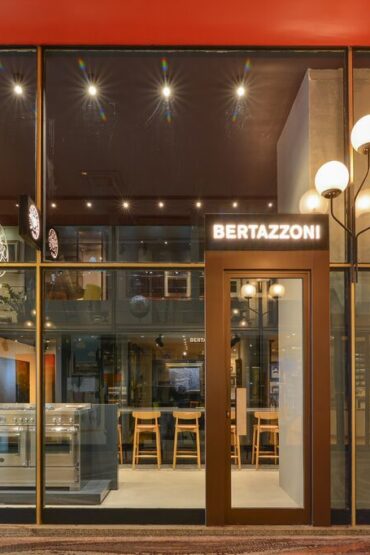 Kitchens-Review-Bertazzonis-showroom-in-Milan