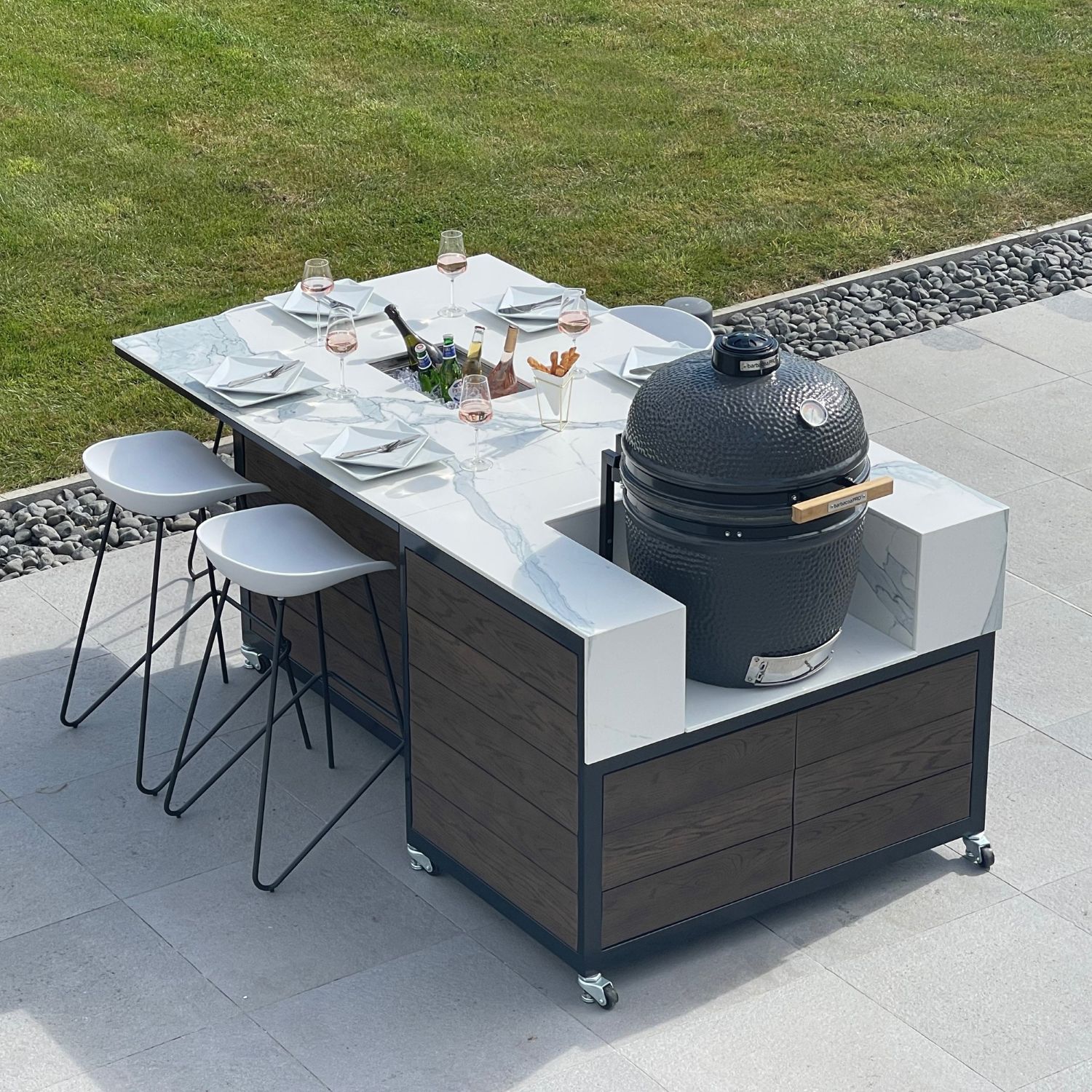 Kitchens-Review-Laminam-Statuario-Altissimo_Project-The-Outdoor-Kitchen-Company.