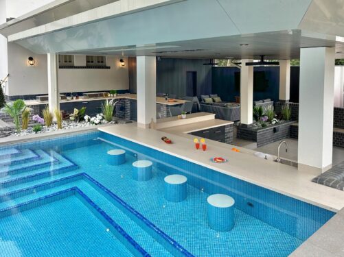 Kitchens-Review-KonigOutdoor-kitchen-with-swim-up-bar.