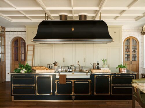 Kitchens-Review-TheClassicEnglishKitchen-deVOL