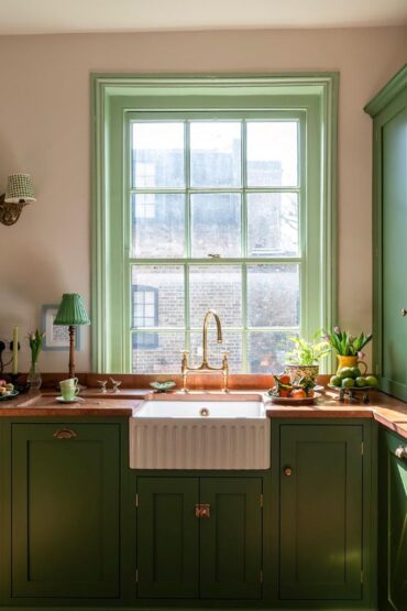 Kitchens-Review-Wonky-Mews-House-Real Shaker Kitchen-deVOL