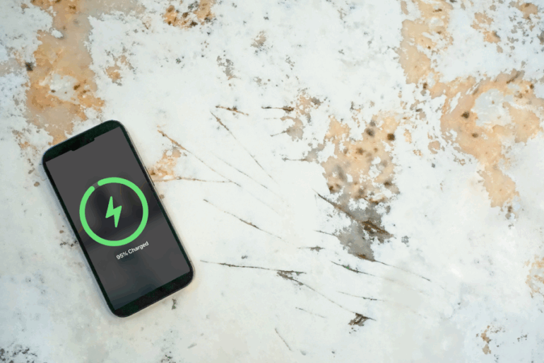 Kitchens-Review-Konigstone-wireless-charging