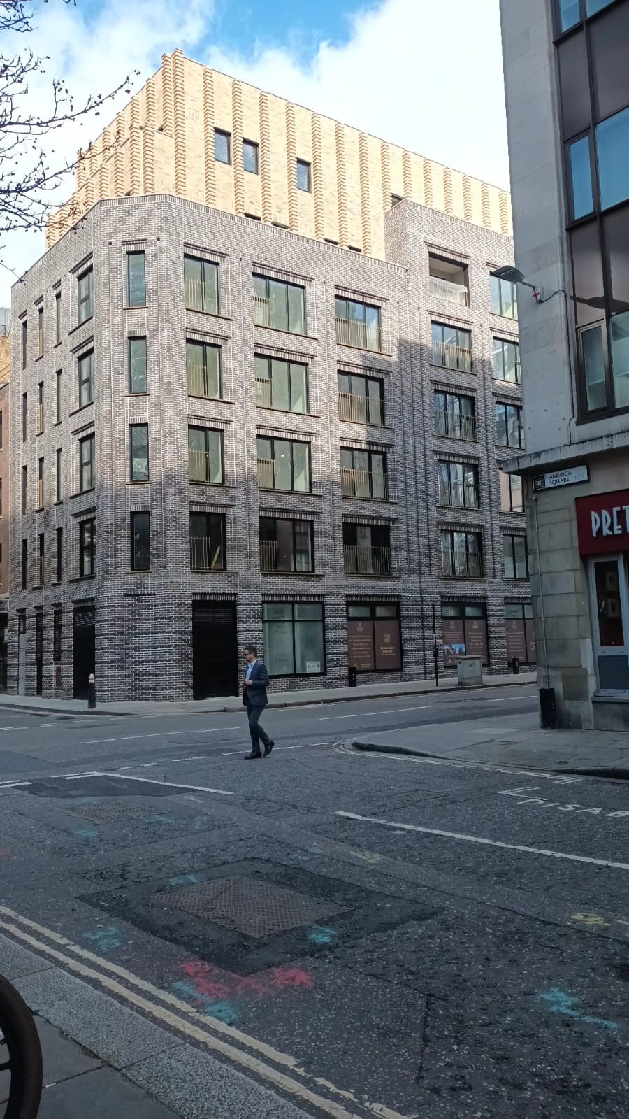 Kitchens-Review-Waterline-London-Fortress-Apartment