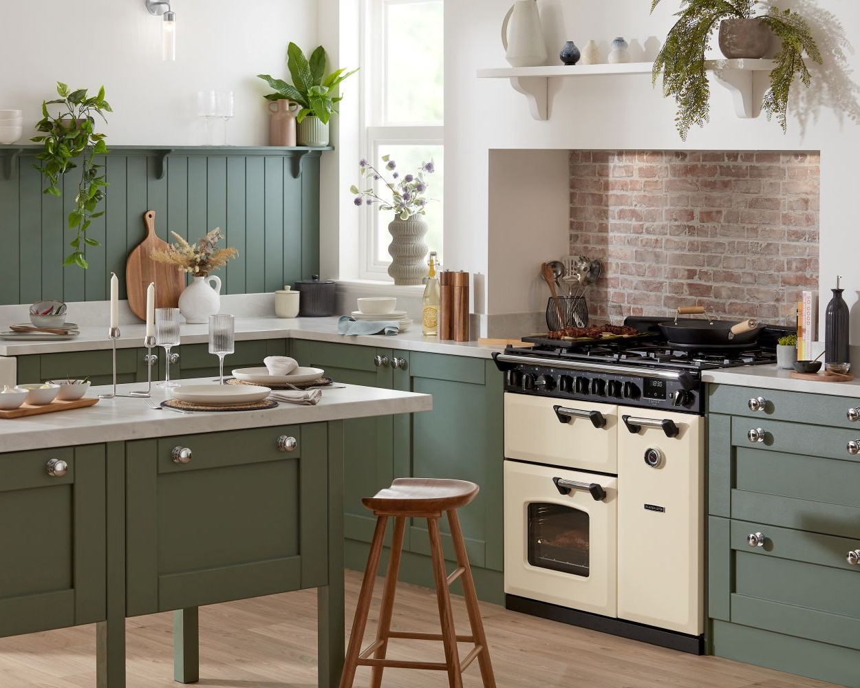 Kitchens-Review-Classic-Deluxe-100cm-dual-fuel-range-cooker-in-Pale-Cream-with-Chrome-trim-Rangemaster_web