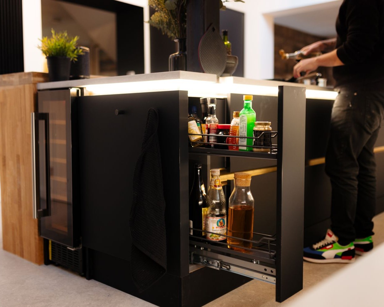 Kitchens-Review-Smart-pantry-Storage