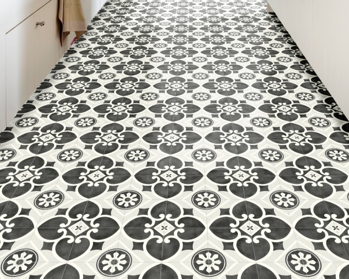 LeoLine-Achilles-98_portrait_room