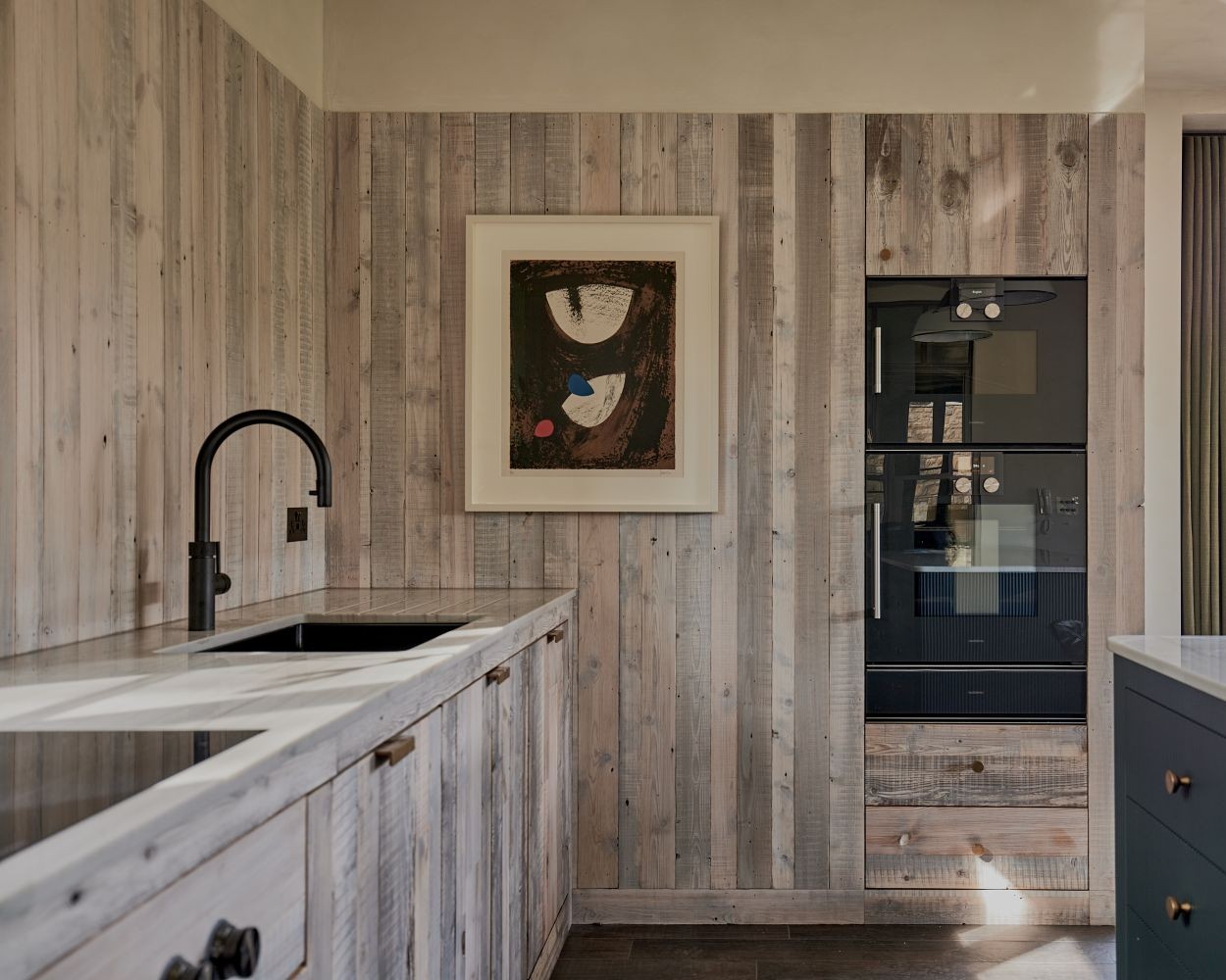 Wood-cladding-on-kitchen-walls