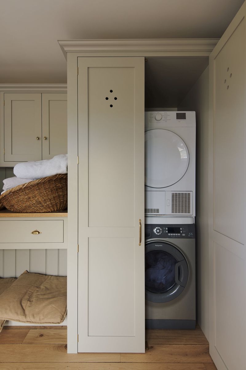 A-flint-cottage-kitchen-The-Real-Shaker-Utility-Room-from-deVOL