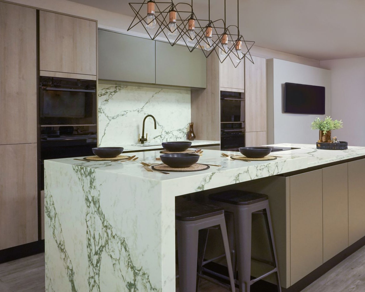 Calacatta-Verde-Front-KonigZero