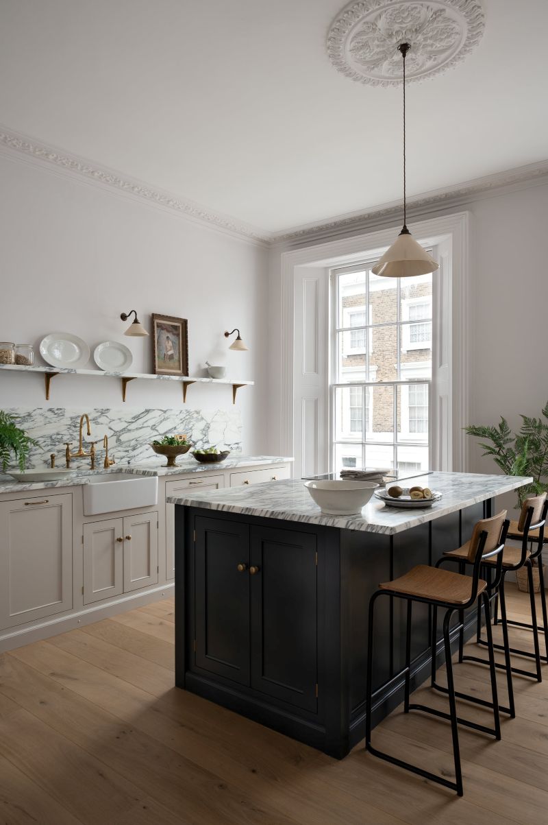 TheClassicEnglishKitchen-deVOL