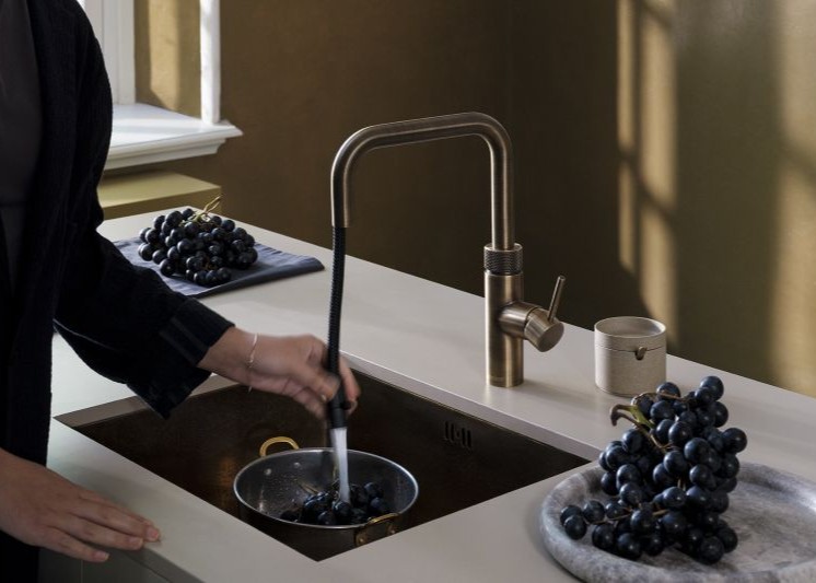 Quooker Flex Square Patinated Brass High End Pull out hose landscape Ree Khan