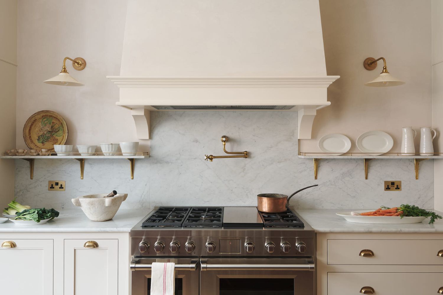 TheClassicEnglishKitchen-deVOL